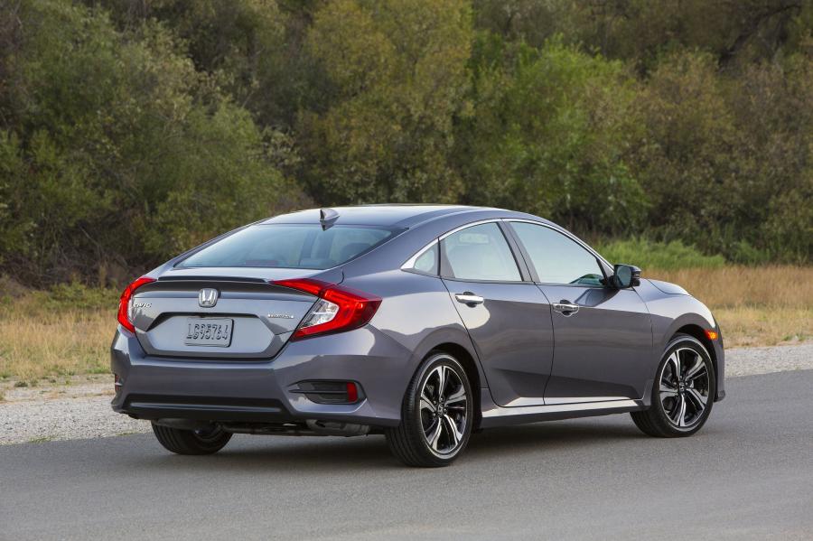  Honda Civic Touring Sedan (FC1) 2015 года  (NA) (фото 19 из 40)